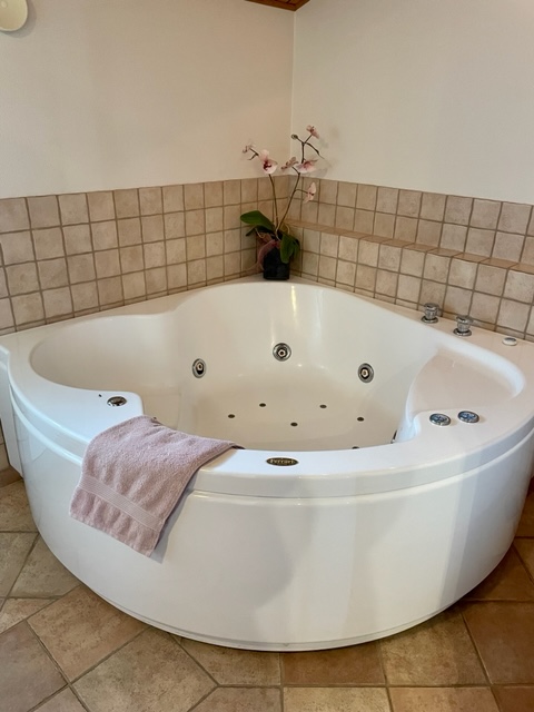 L�kkert spaomr�de. Plads til 2 personer eller 3 b�rn . 