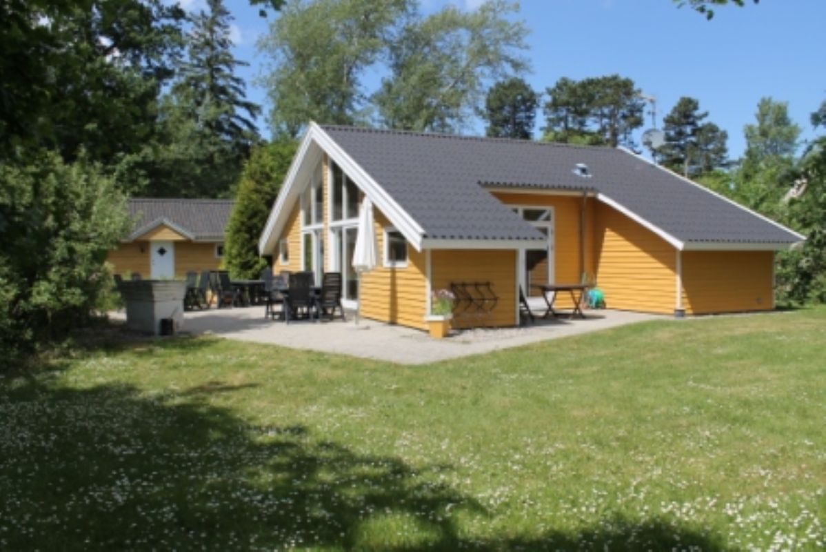 Hus med Anneks i baggrundenHouse with guesthouse in backgroundHaus mit Annex im Hintergrund