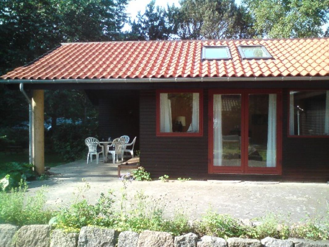 Stor vestvendt overdkket terrasse