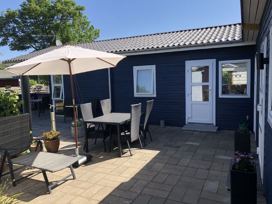 Dejlig privat terrasse med ude bruser