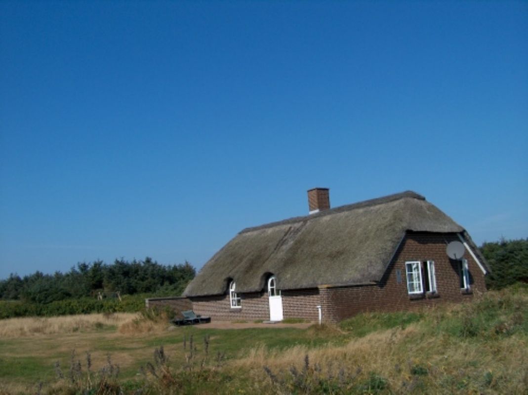 Feriehuset er placeret p en 2500 m2 naturgrundDas Ferienhaus ist placiert auf einem Naturgrundstck