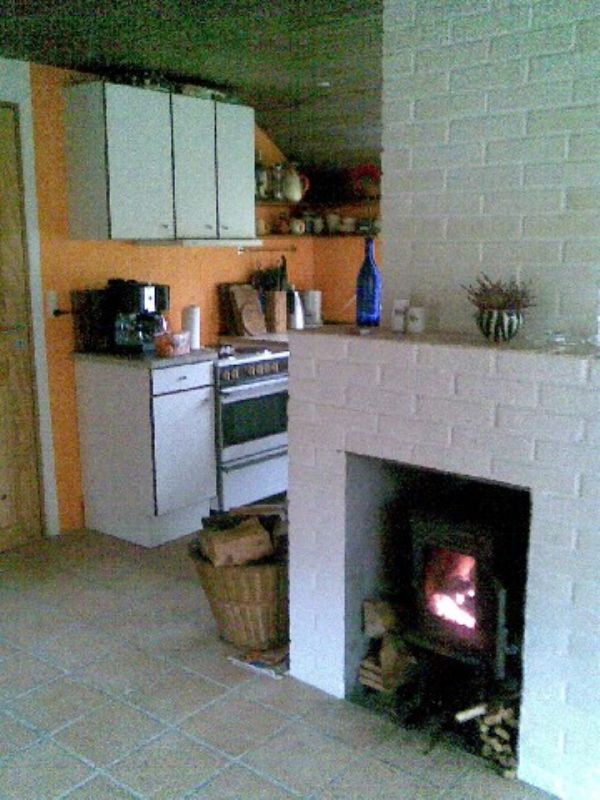 brndeovn, kig til kkkenfireplace, a view to the kitchenKche und Kamin