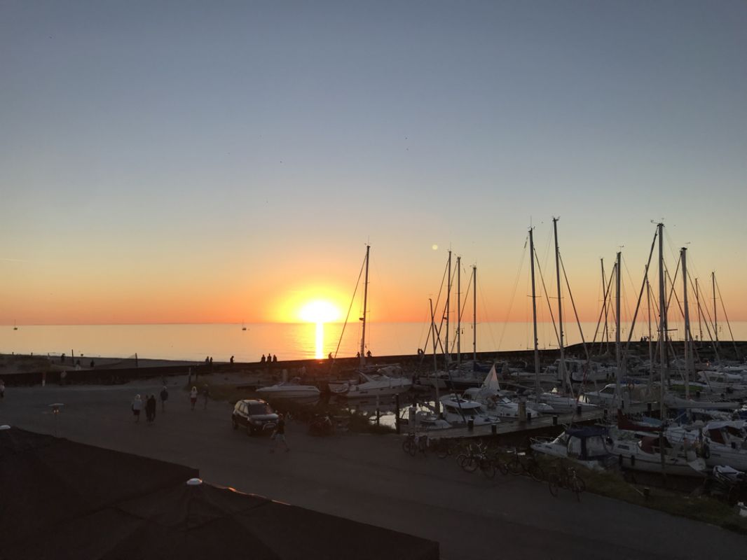 havnen i solnedgang