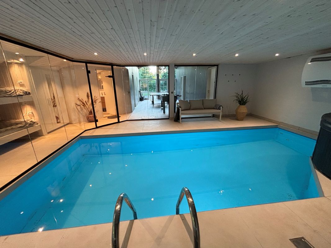 Pool mod aktivitetsrum 