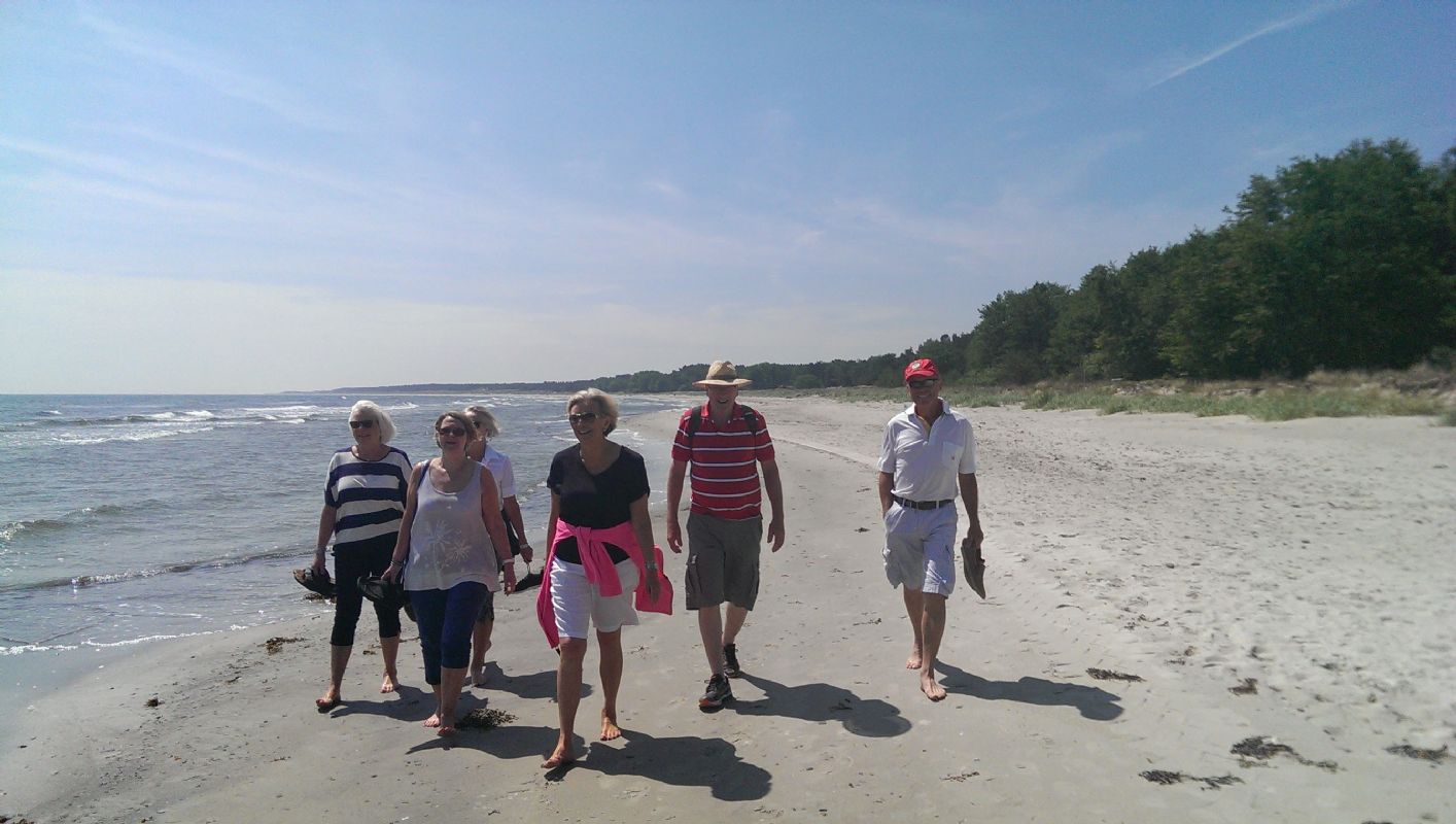 med venner p� stranden