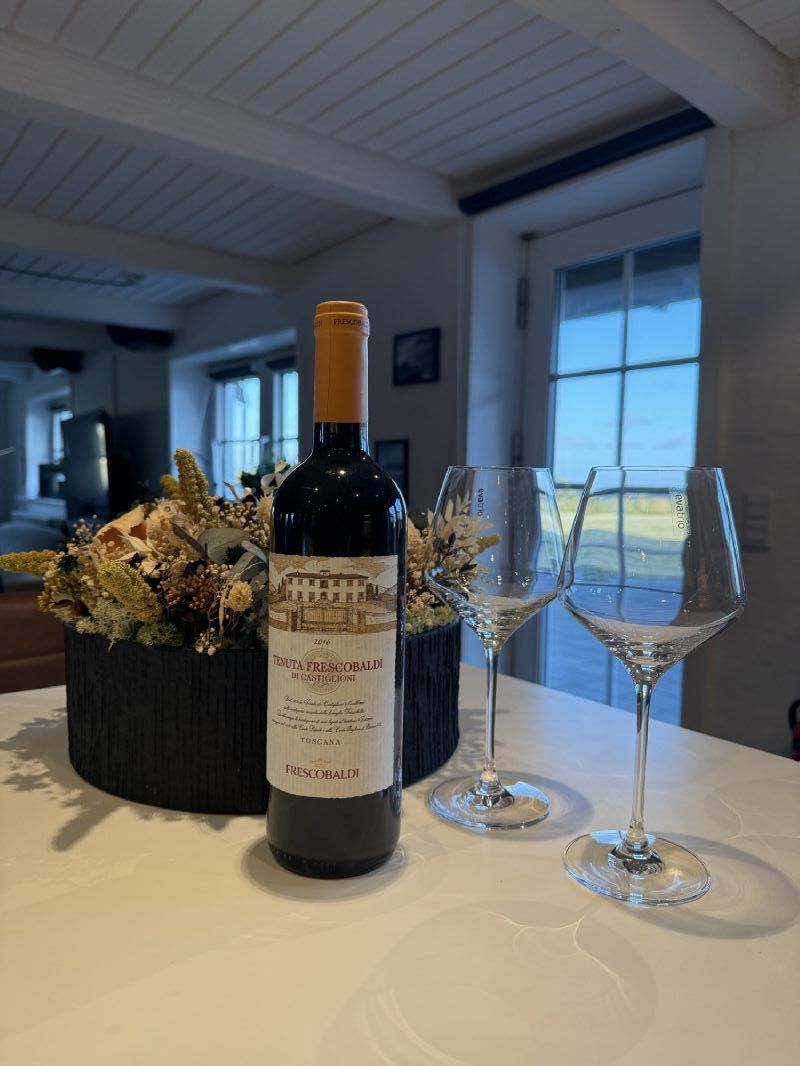 Nyd et glas vin ved b�let