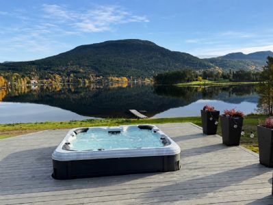 Lakefront Villa Vr�dal � Exclusive Lakeside Villa with Hot Tub, Sauna & Activity Room